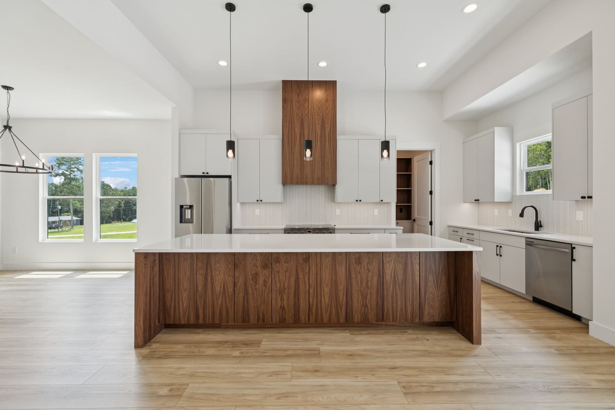 462 Kitchen Main.jpg